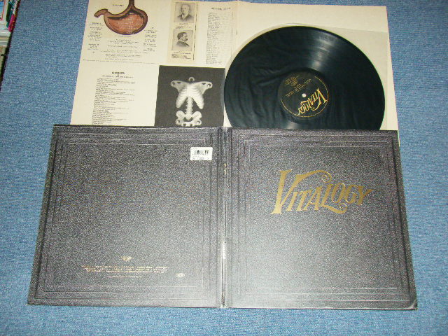 画像1: PEARL JAM - VITALOGY（With CUSTOM INNER SLEREVE & BOOKLET) (Ex++/MINT- Looks:Ex+++) / 1994 EUROPE ORIGINAL Used LP