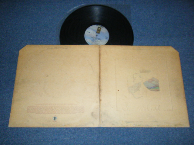 画像1: JONI MITCHELL - COURT AND SPARK (Matrix #A)xxxxx(ERRASE) 7E-1001-A2   B)xxxxx(ERRASE) 7E 1001-B2) "SANTA MARIA Press in CA"(Ex-/Ex++ Looks:Ex+ Cut Out) / 1973 US AMERICA ORIGINAL 1st Press "TEXTURED & EMBOSSED Jacket" "1st Press Label" Used LP 