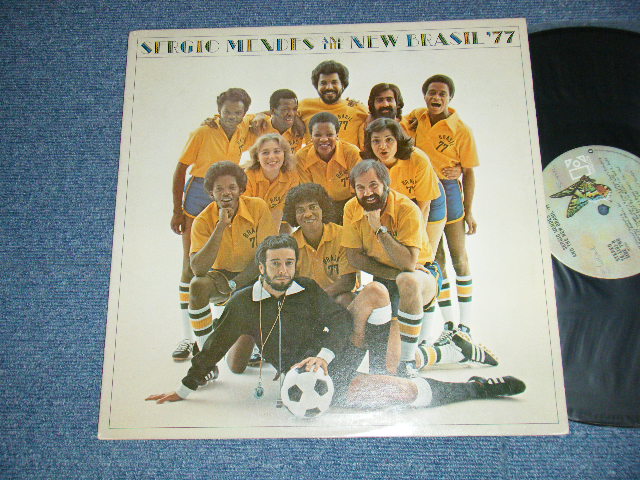 画像1: SERGIO MENDES & THE NEW BRASIL '77 - SERGIO MENDES & THE NEW BRASIL '77 (NO CUSTOM INNER) (Ex++/Ex++ Looks:Ex+) / 1977 US AMERICA ORIGINAL Used LP 