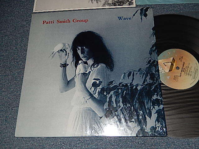 画像1: PATTI SMITH GROUP - WAVE (With INSERTS) (MINT/MINT) / 1979 US AMERCA ORIGINAL "1STPRESS Label" Used LP 