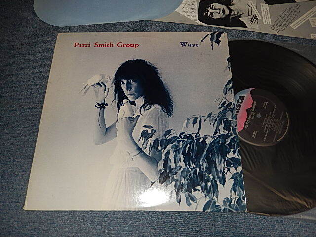 画像1: PATTI SMITH GROUP - WAVE (With INSERTS) (Ex++/MINT-) / 1980's US AMERCA REISSUE Used LP 