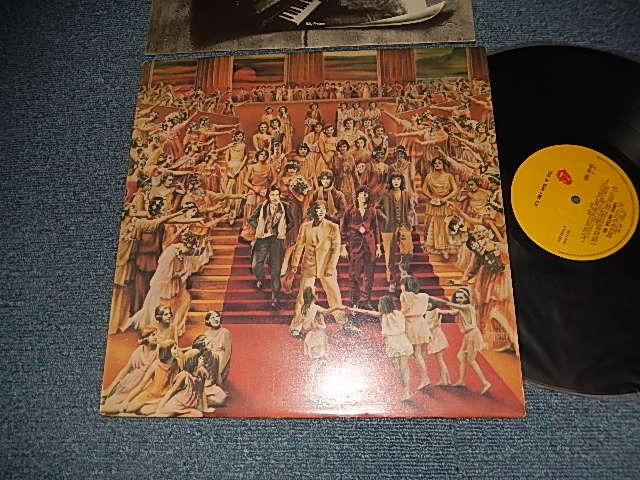 画像1: ROLLING STONES - IT'S ONLY ROCK 'N ROLL (With CUSTOM INNER) (Matrix #A)COC-59103 A2 1 DROLLING STONES RECORDS  B)COC-59103 B2 D 5ROLLING STONES RECORDS) (Ex+++/Ex+++) / 1974 UK ENGLAND ORIGINAL Used LP