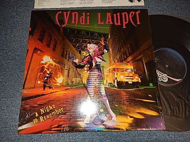 画像1: CYNDI LAUPER - A NIGHT TO REMEMBER (With CUSTOM INNER SLEEVE) (Ex+++/MINT) / 1989 US AMERICA ORIGINAL Used LP