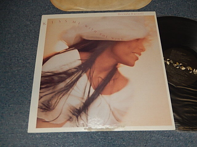 画像1: BRENDA RUSSELL - KISS ME WITH THE WIND (Ex+++/MINT-) / 1990  US AMERICA ORIGINAL Used LP 