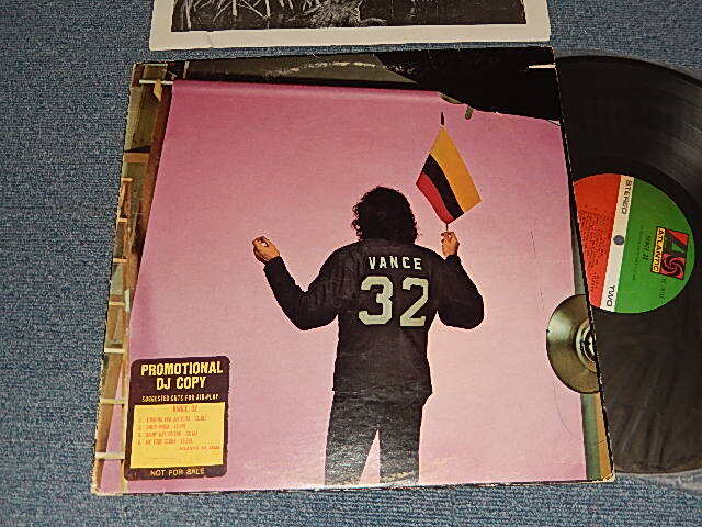 画像1: KENNY VANCE - VANCE 32 ( (With CUSTOM INNER SLEEVE) (Ex++/MINT- CUTOUT for PROMO) /1975 US AMERICA ORIGINAL "PROMO" Used LP 