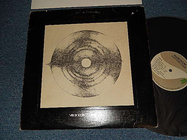 画像1: KALEIDOSCOPE - WHEN SCOPES COLLIDE (With CUSTOM INNER) (Ex++/MINT-) / 1976 US AMERICA ORIGINAL "Embossed cover with gold foil text and textured matte paper attached to center" Used LP