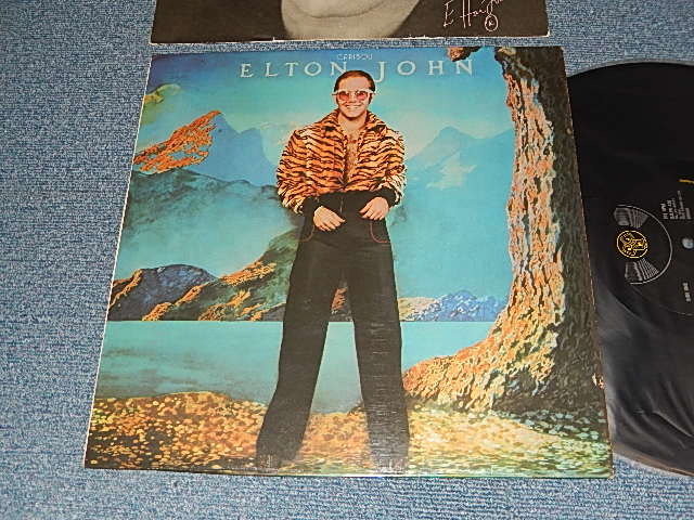 画像1: ELTON JOHN - CARIBOU (with CUSTOM INNER SLEEVE)(Matrix #A) DJLPH 439 A-3 RETURN OF HERCULES B) DJLPH 439 B-3 RAYS) (Ex++/Ex++ Looks:Ex) /  1974 UK ENGLAND ORIGINAL Used LP 