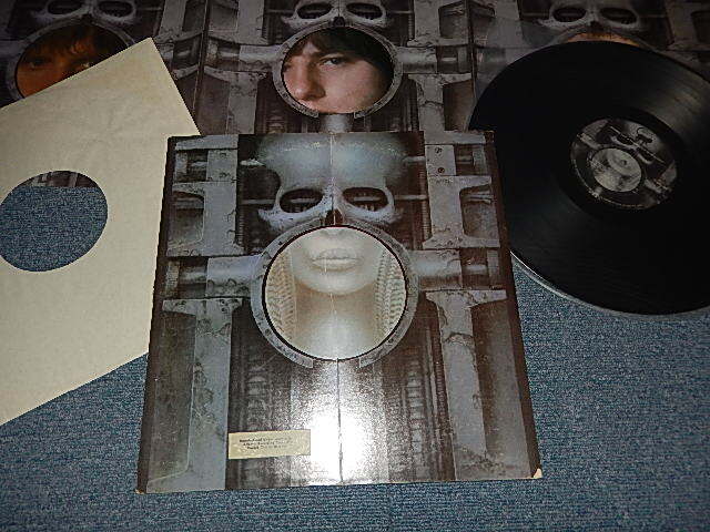 画像1: E L & P EMERSON LAKE & PALMER - BRAIN SALAD SURGERY (With POSTER) (Matrix #A) ST-NC-722991-F 1 - SRC AT PR B)) ST-NC-722992-F  SRC 1 AT)  "SRC / SPECIALTY RECORDING CO. Press in OLYPHANT in PA" (Ex++/Ex+++) /  1973 US AMERICA ORIGINAL "A RECORD CLUB OF AMERICA Inc" "1st Press "Large 75 ROCKFELLER Label" Used LP