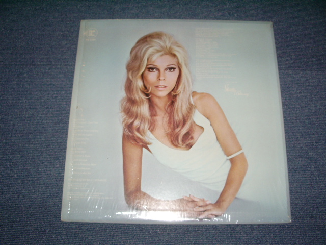 画像: NANCY SINATRA - NANCY (MINT-/MINT- STILL IN SHRINK, EDSP) / 1969 US AMERICA  ORIGINAL "TWO COLOR Label" Used LP 