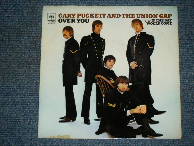 画像1: GARY PUCKETT and The UNION GAP - A) OVER YOU B)  IF THE DAY WOULD COME  (Ex+/Ex+++) / 1968 US AMERICA ORIGINAL Used 7" Single With PICTURE SLEEVE  